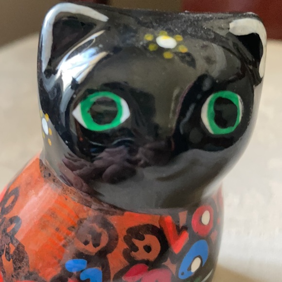 Vintage folk art Mexican hand-painted red ware pottery cat, signed - Picture 6 of 10